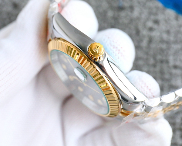 ブランド時計背面デザイン